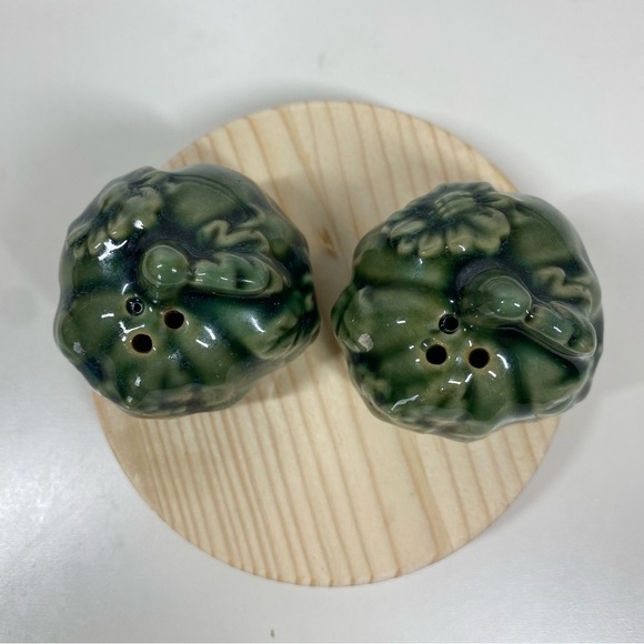 Vintage Ceramic Pumpkin Gourd Fall Salt Pepper Shaker Set Harvest Green 1960s - Picture 3 of 9